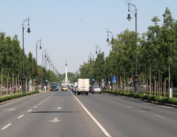 car traffic on the Avenue towards Heroes' Sqr
