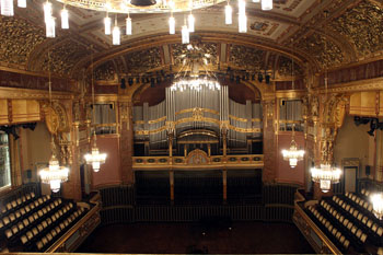 the organ in the grand hall of the academy from the gallery