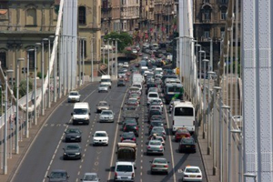 Car traffic on Elizabeth bridge