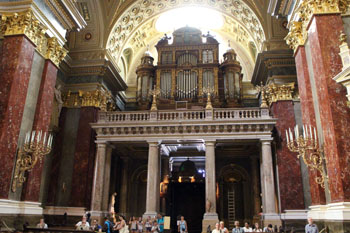the pipe organ of St. Stephen Basilica