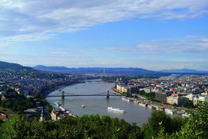 View of the Danube with the Chain Bridge and sightseeing boats