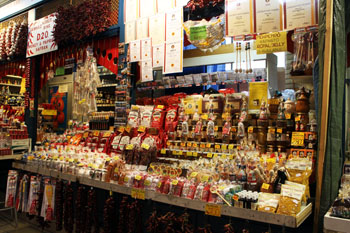 paprika spices, garlic strings and other Hungaricums in the market hall