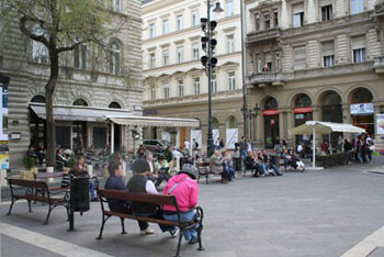 people sitting on a bench on Szt István tér