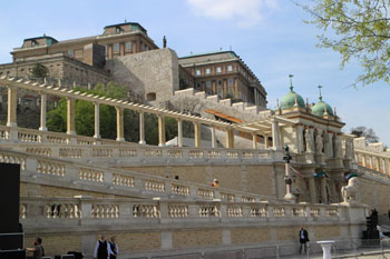 Buda Varkert bazaar promenade