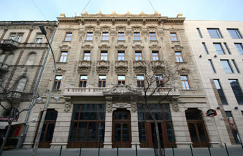 front view of the exterior Courtyard by marriott Budapest City centre