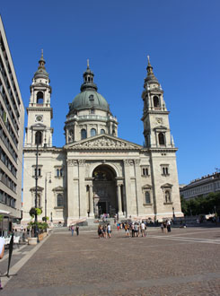 the Basilica on Szent István Square, front view