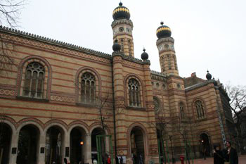 the 2 onion-cupoled towers of the Great synagogue on a cloudy day