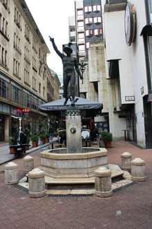 Fountain of Mercury, Váci utca